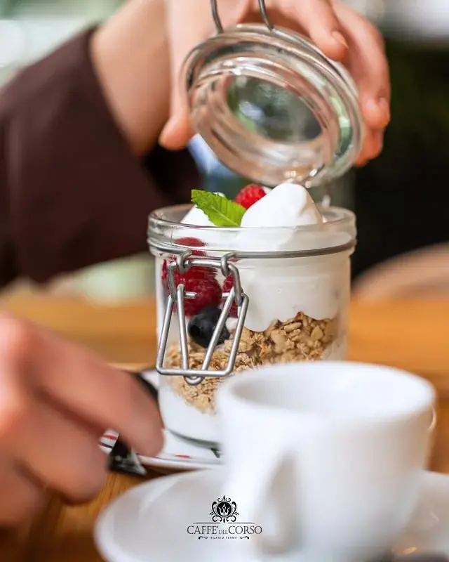 Yogurt e Granola - Galleria Caffè del Corso